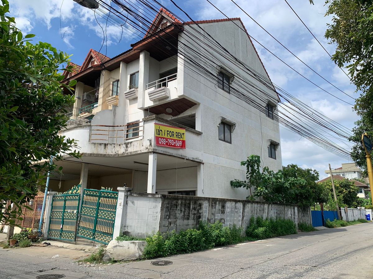ทาวน์เฮาส์ให้เช่าที่ Sukhumvit Soi 76 ทาวน์เฮาส์ให้เช่าที่ Sukhumvit Soi 76