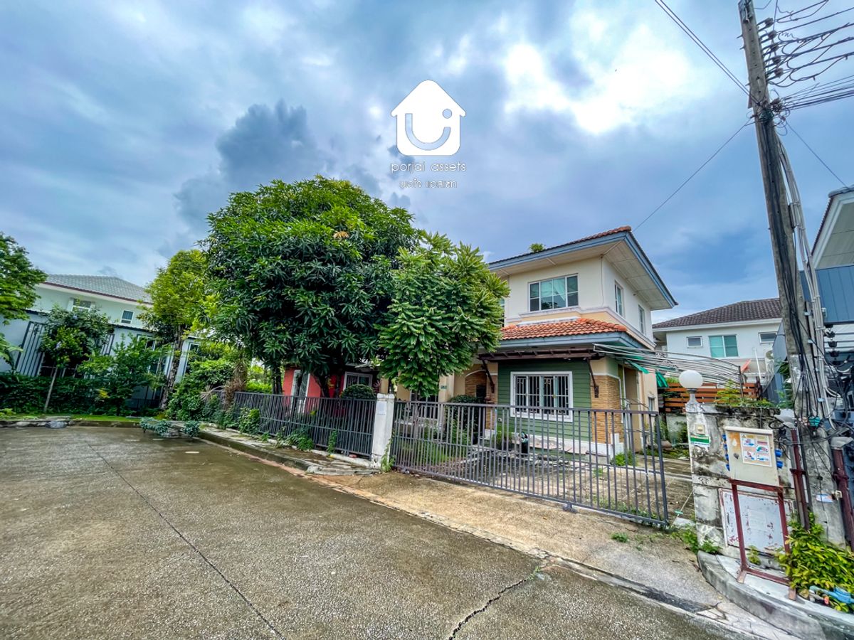 📣 Urgent sale! Detached house, Parichat Suwinthawong 2 houses in one plot!