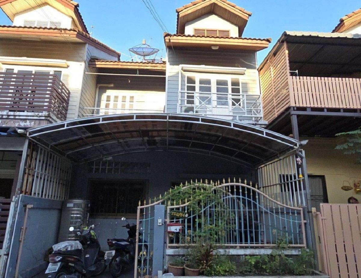 ขายด่วน ทาวน์โฮม 2 ชั้น 19.5 ตร.ว. หมู่บ้านเอื้อประชา ซอยนวลจันทร์56 แยก7 
