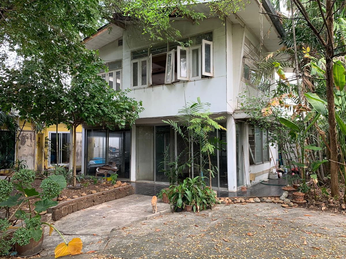 For Rent: 2-storey house with land, Sukhumvit Soi 109 (Santikham Soi 8), Soi Yen Chit or Soi Wat Dan Samrong 