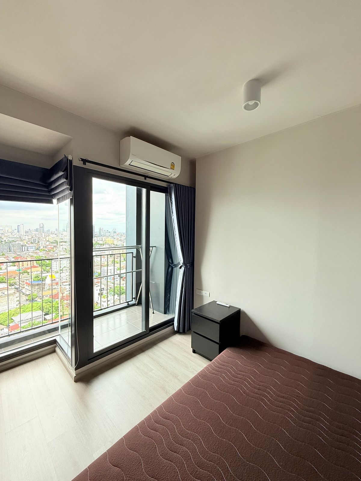 ⭐ Sell premium quality condo! The best price in the project Build in full Decorated electrical appliances! Location near MRT 500 meters. There is a shuttle bus!