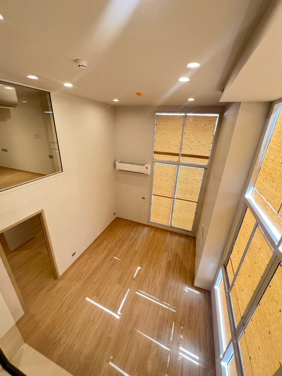 3 bedrooms, size 108 sqm. Culture Chula corner room, better price than the project. Interested call 062-339-3663