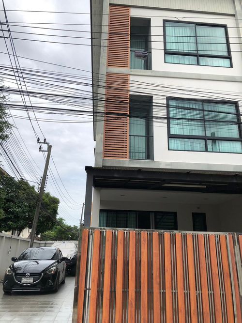 P0228 ขายทาวน์โฮม 3 ชั้น หลังมุม ปุณณวิถี 31 – สุขุมวิท 101