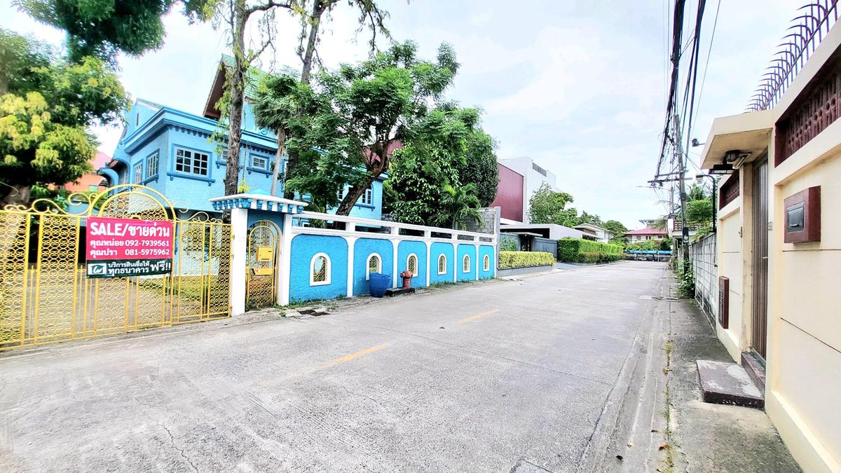 ขายบ้านเดี่ยว 2.5 ชั้นพร้อมที่ดินสุขุมวิท 101 ซอยปุณวิถี 30 ที่ดิน 167 ตรว. มีห้องโถง มี 5นอน 4น้ำ เหมาะทำคาเฟ่ ร้านอาหารแบรนด์ – รูปที่ 3