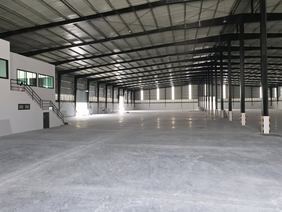 For Rent ให้เช่าโรงงานพร้อมสำนักงาน / สร้างใหม่ / พื้นที่ 5,742 ตารางเมตร / ทำเล นิคมพัฒนา จ.ระยอง / พื้นที่สีเหลือง ขอ รง 4 ได้ / รถเทรลเลอร์ เข้าออกได้ – รูปที่ 2