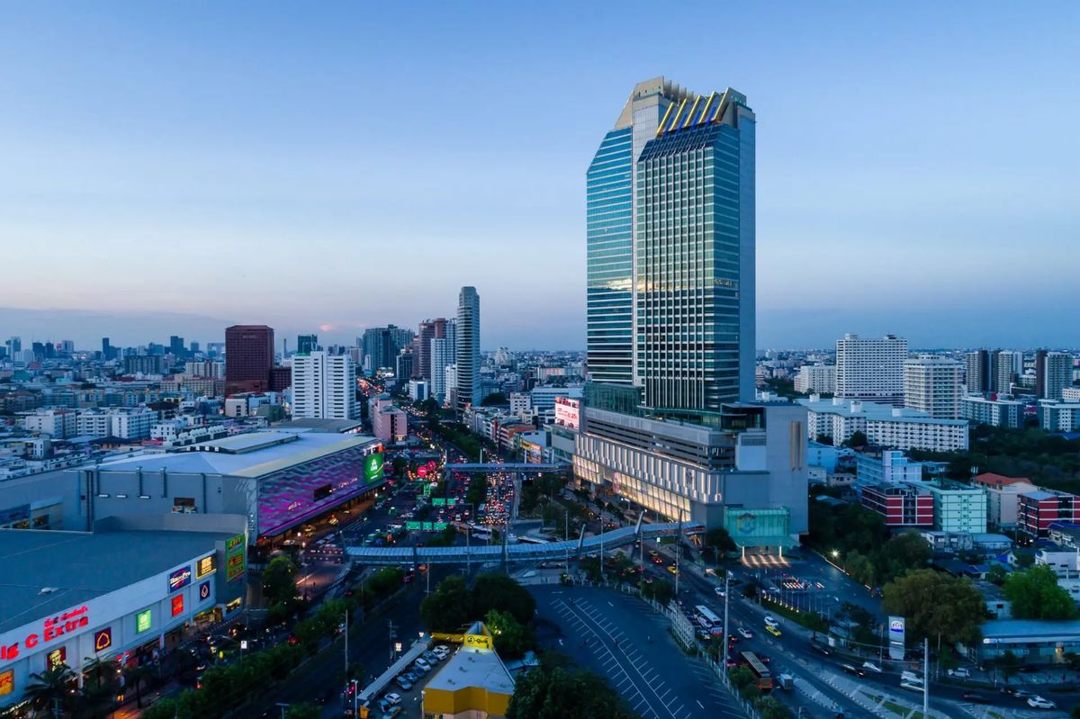 CW Tower, office space for rent on Ratchadaphisek Road, Bangkok, Thailand, near The Street Ratchada. CW Tower, office space for rent on Ratchadaphisek Road, Bangkok, Thailand, near The Street Ratchada.