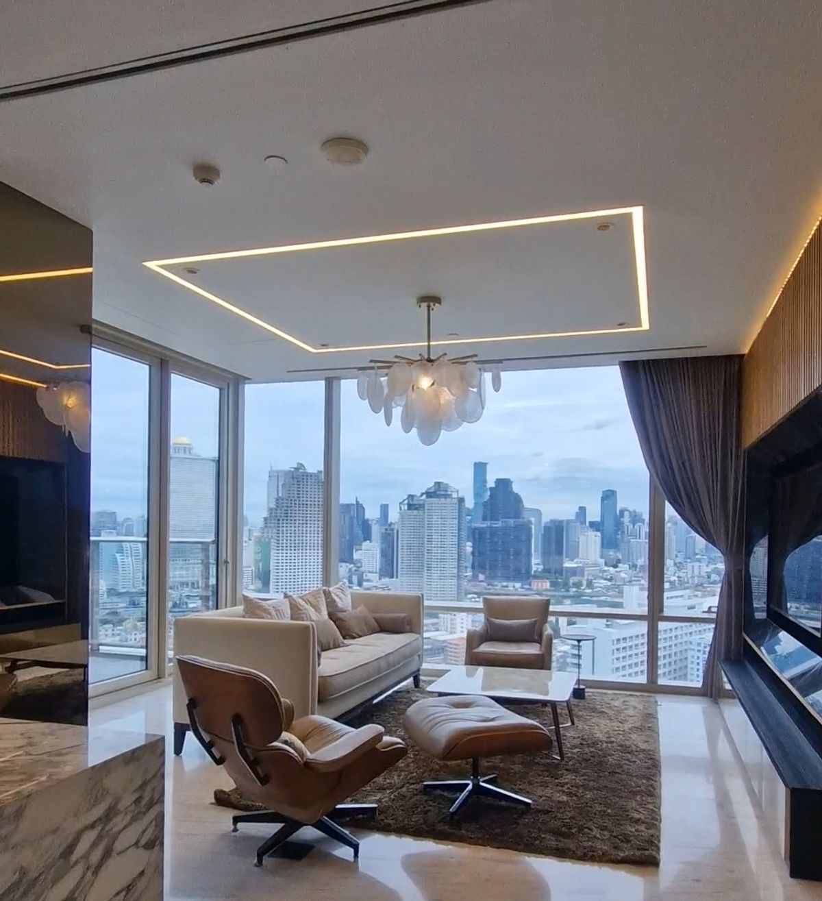 Highlights Unit , Super luxury and Beautiful Room , High Floor , with Special Price offer Highlights Unit , Super luxury and Beautiful Room , High Floor , with Special Price offer