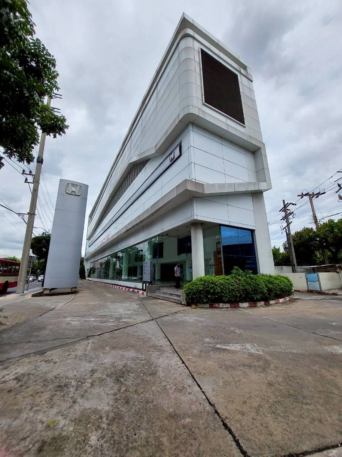 🏢✨ ให้เช่า! ที่ดินและอาคารโชว์รูมสำนักงานหรู 4 ชั้น ทำเลทอง บนถนนพระราม 4 – คลองเตย ✨🏢 – รูปที่ 2
