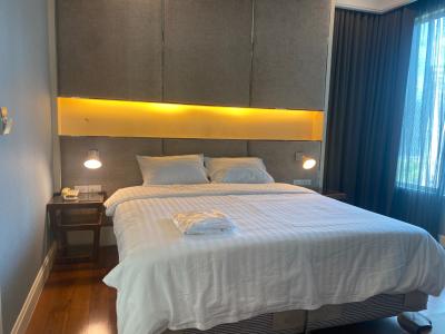 🔥Urgent Sale🔥Q Langsuan, 2 bedrooms, spacious room, near BTS Ratchadamri