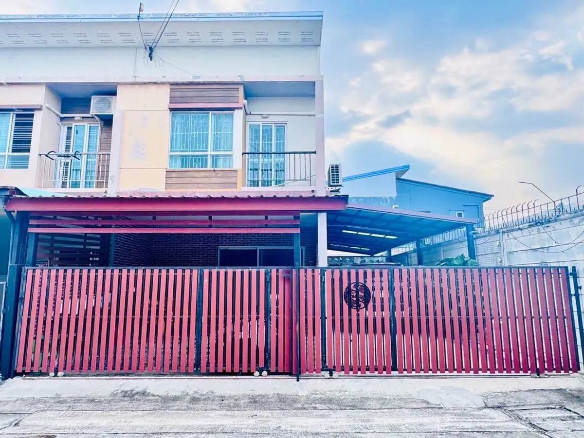 N2151 2 -story townhouse for sale, Village Light Phatthanakan 38 N2151 2 -story townhouse for sale, Village Light Phatthanakan 38