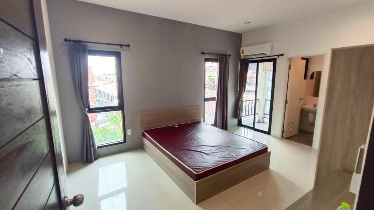 room for rent MRT Huai Khwang room for rent MRT Huai Khwang