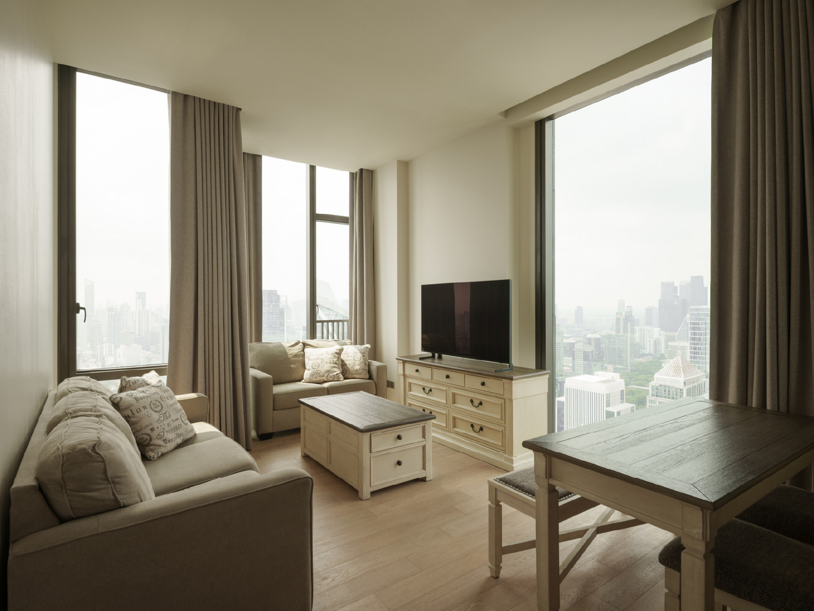 ขาย 28 Chidlom 2 Bed 72.81 ตรม. ชั้น 40 ห้องมุมฝั่งถนนชิดลม วิวเมืองฝั่งลุมพินีในตำแหน่งที่ดีที่สุด ชื่อตรงโฉนด ขาย 28 Chidlom 2 Bed 72.81 ตรม. ชั้น 40 ห้องมุมฝั่งถนนชิดลม วิวเมืองฝั่งลุมพินีในตำแหน่งที่ดีที่สุด ชื่อตรงโฉนด