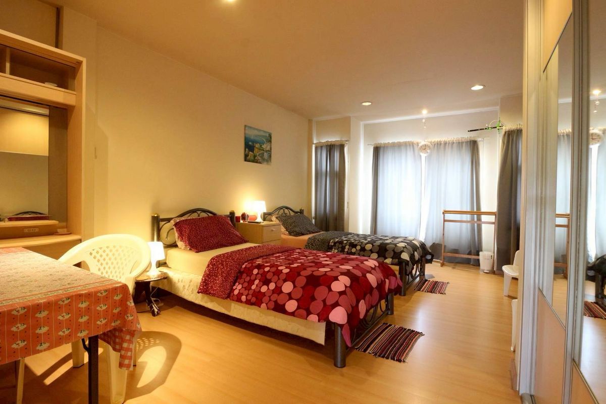 Sell ​​3 -story townhome, 2 booths next to each other, ready to do business Airbnb