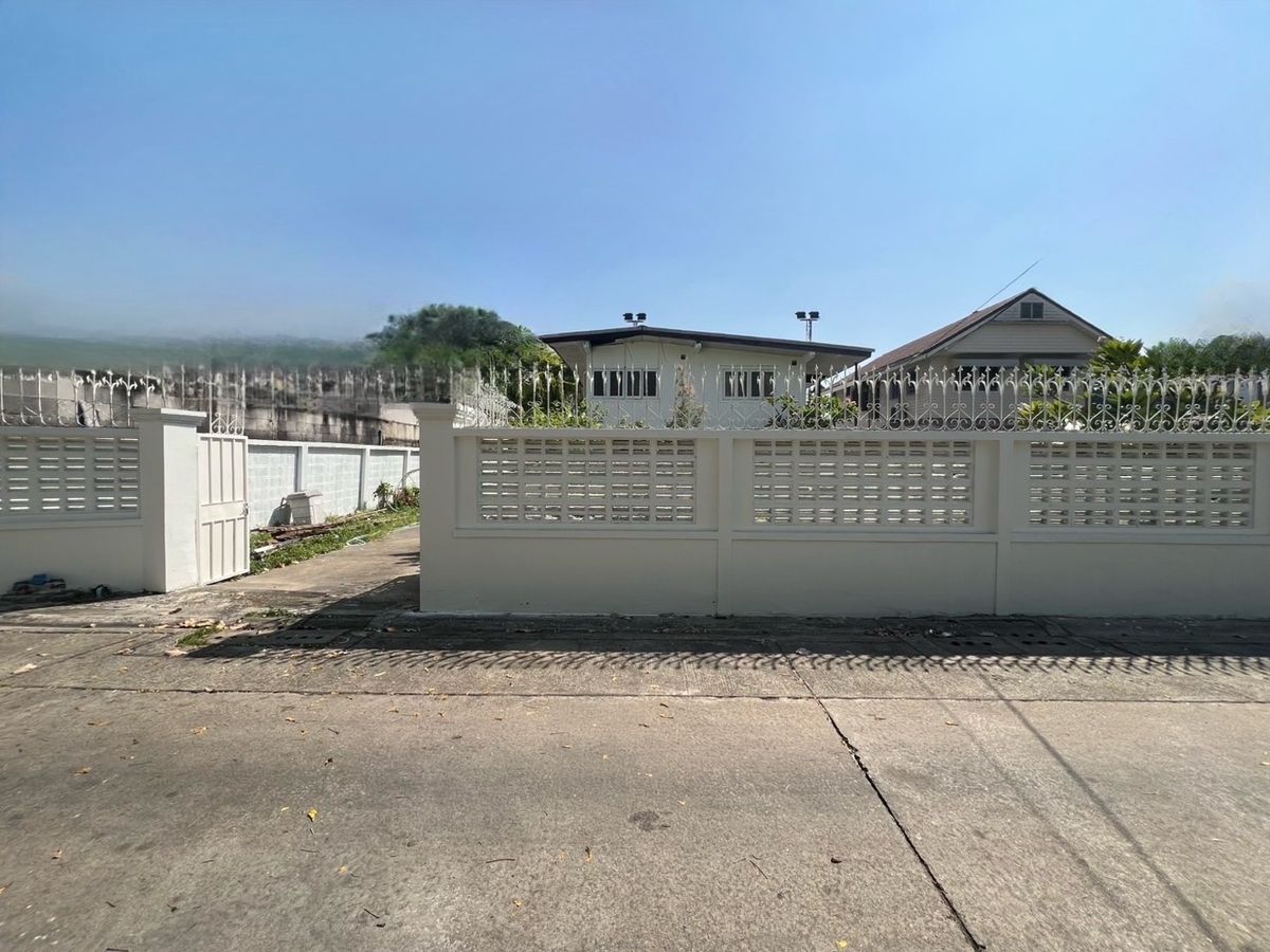 Ekkamai house for rent, do business, call 061-4261444 Korn Siriwit Ekkamai house for rent, do business, call 061-4261444 Korn Siriwit