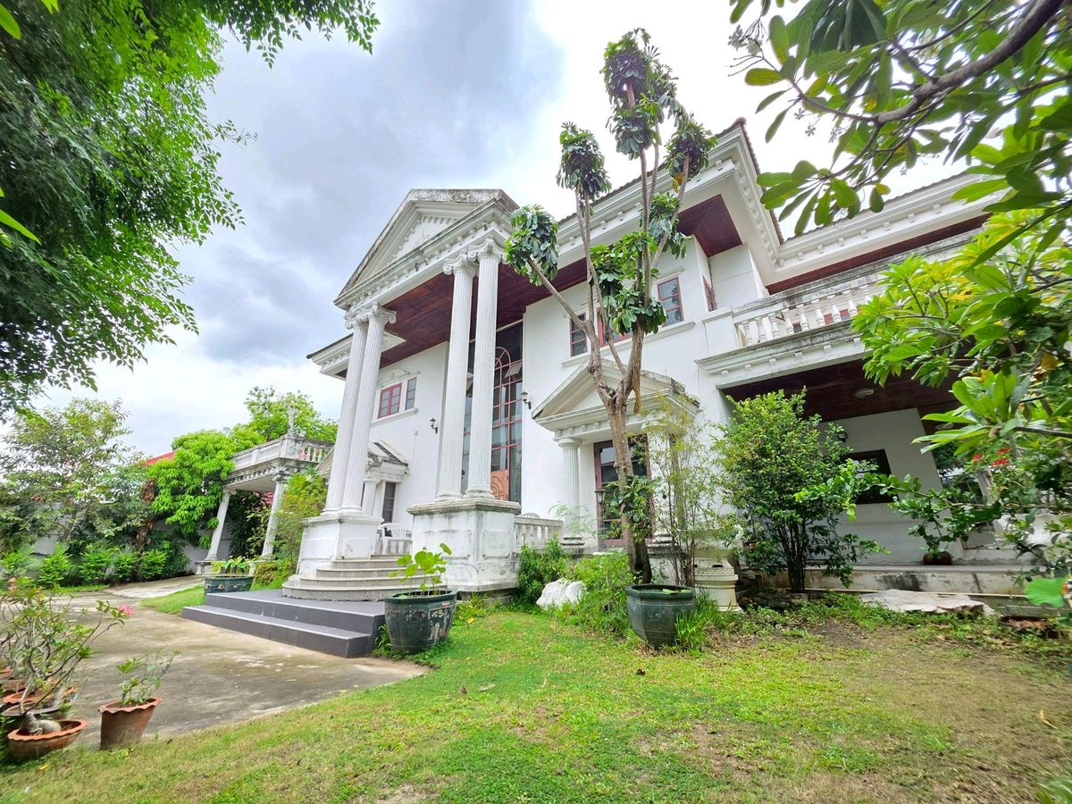 #2-storey detached house for sale, Soi Wachiratham Sathit 44–42 (Sukhumvit 101/1)- Land area 252 sq m.- Usable area 448 sq m.- 5 bedrooms | 4 bathrooms #2-storey detached house for sale, Soi Wachiratham Sathit 44–42 (Sukhumvit 101/1)- Land area 252 sq m.- Usable area 448 sq m.- 5 bedrooms | 4 bathrooms