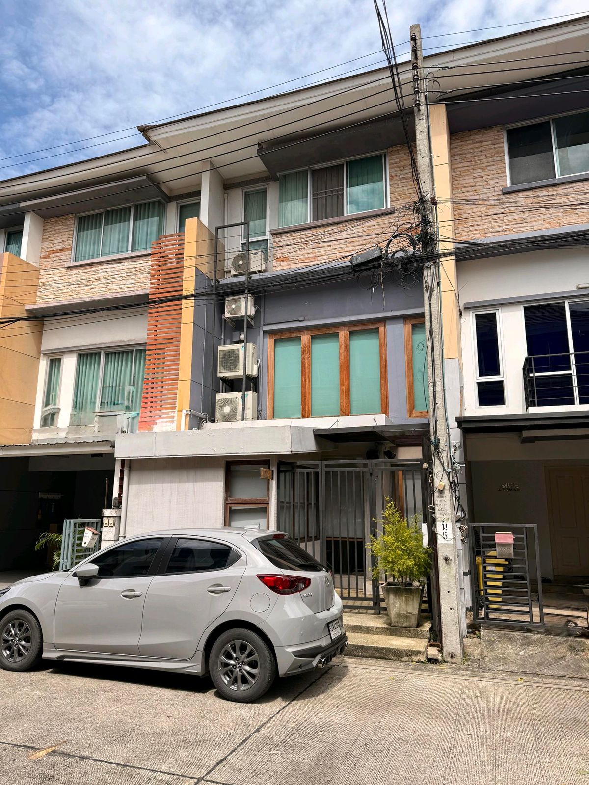 🔥ขายด่วน🔥 ทาวน์โฮม 3 ชั้น 🏢 ใกล้กองสลาก 🔥ทำเลดี ติดถนนใหญ่‼️พลัส พาร์ค อเวนิว สนามบินน้ำ 🏣 พร้อมเฟอร์นิเจอร์บิวด์อิน✅️ เพียง 5.99 ล้านบาท ✨️