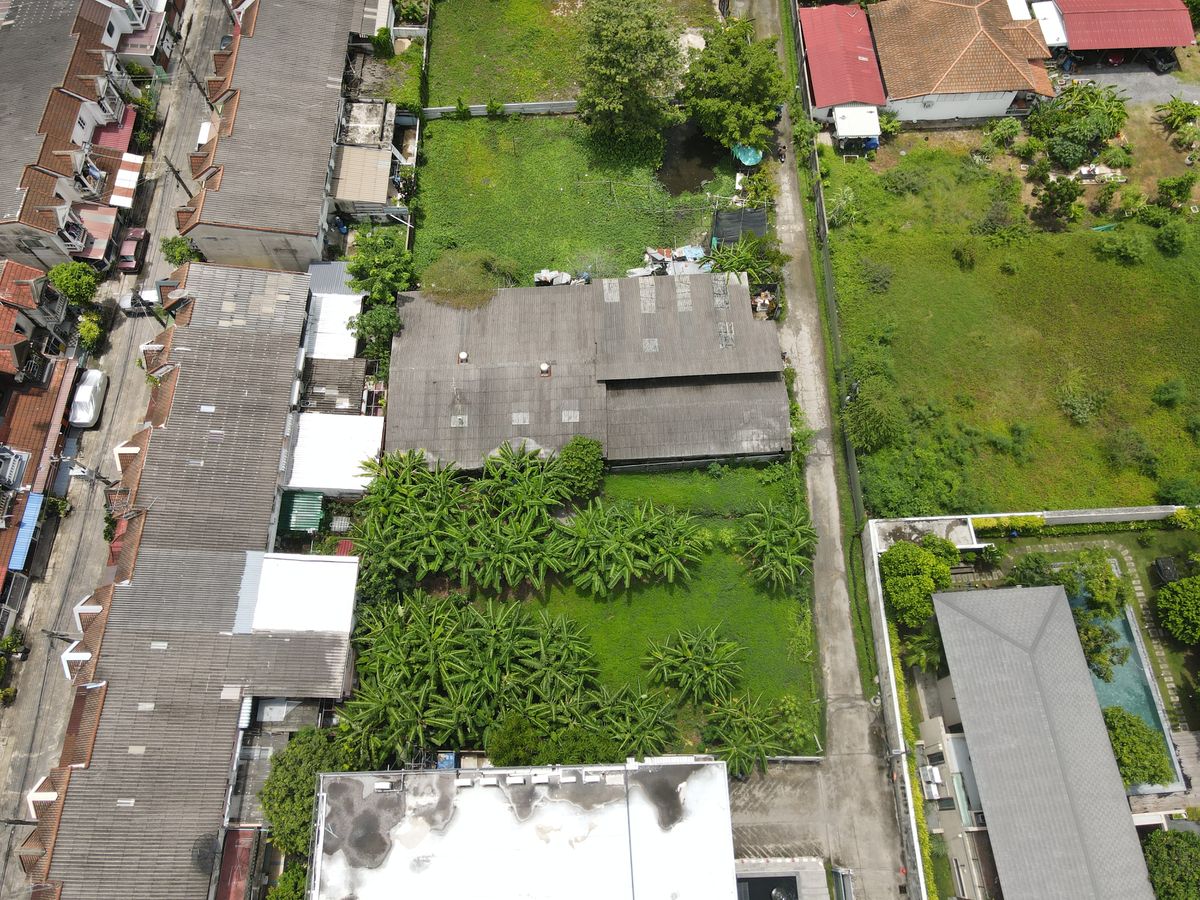 Land for sale along Ekamai-Ram Inthra, near the expressway, area of ​​200 square wah, suitable for building houses and offices. – รูปที่ 3