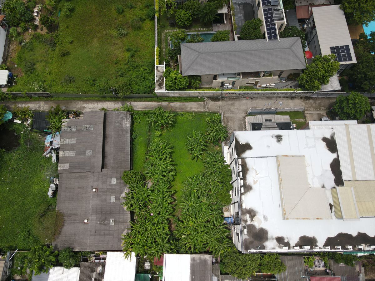 Land for sale along Ekamai-Ram Inthra, near the expressway, area of ​​200 square wah, suitable for building houses and offices. – รูปที่ 4