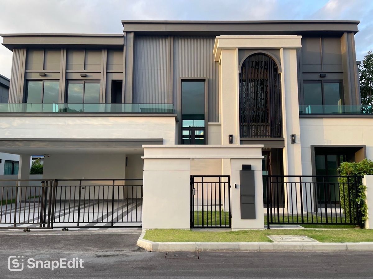 📢👇บ้านเดี่ยวหรู สไตล์อังกฤษ ใกล้ตัวเมือง ในบรรยากาศเงียบสงบ แบบบ้าน LEICESTER HOME เหมาะสำหรับครอบครัวใหญ่ เดินทางสะดวก ใกล้ห้างสรรพสินค้า โรงเรียน โรงพยาบาล มากมาย*ภาพตกแต่งภายในเป็นภาพอ้างอิง*