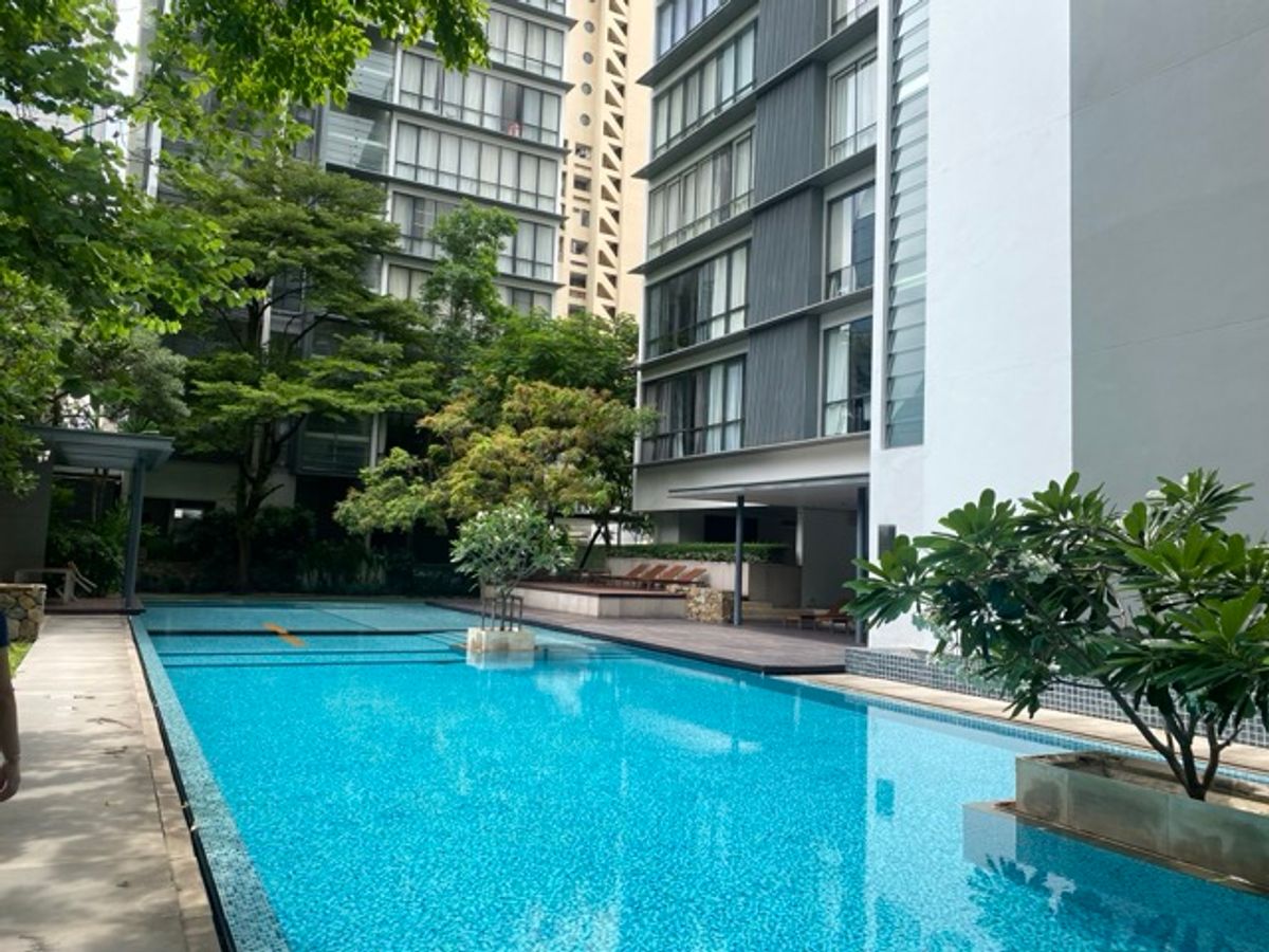 ที่สุดของทำเลใจกลางสุขุมวิท กับคอนโด vibe ดีฟีลรีสอร์ตกลางเมือง ร่มรื่น น่าอยู่ เงียบสงบ ได้ความเป็นส่วนตัว✨Domus 18✨4 ห้องนอน 4 ห้องน้ำ ขนาด 310 ตร.ม ใกล้ BTS / MRT อโศก/สุขุมวิท (0.4 กม.) Tel.0982645161 