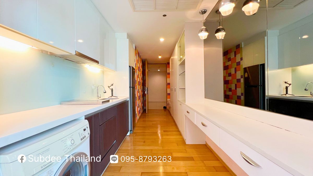 Luxurious condo for sale near BTS Chong Nonsi has a BRT in front of the project, easy to travel near The Breeze Narathiwat Expressway, the best location on the green road, connected to Sathorn Sathorn, Silom in 10 minutes. Luxurious condo for sale near BTS Chong Nonsi has a BRT in front of the project, easy to travel near The Breeze Narathiwat Expressway, the best location on the green road, connected to Sathorn Sathorn, Silom in 10 minutes.