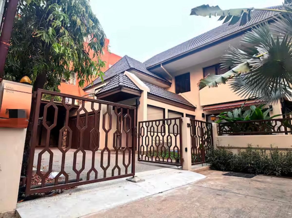 Single house 113 sqw.
Ready to move in Thonglor Single house 113 sqw.
Ready to move in Thonglor