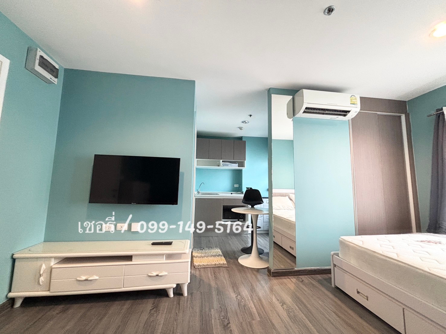 Condo for rent The Trust Condo @ BTS ERAWAN, a new corner room, airy, furniture, good electrical appliances, public views, central rivers, full of electric trains / call 099-149-5164.