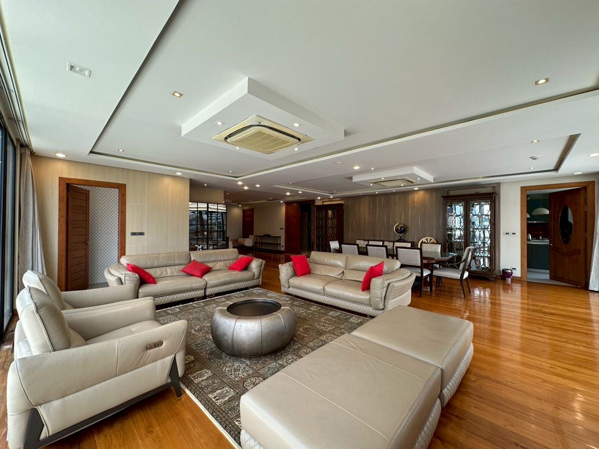 📢👇 Experience luxury living in this spacious top-floor penthouse — the largest unit in the building. Enjoy panoramic park views near Benjakitti park just steps from BTS Asoke, MRT Sukhumvit, and Terminal 21. 📢👇 Experience luxury living in this spacious top-floor penthouse — the largest unit in the building. Enjoy panoramic park views near Benjakitti park just steps from BTS Asoke, MRT Sukhumvit, and Terminal 21.