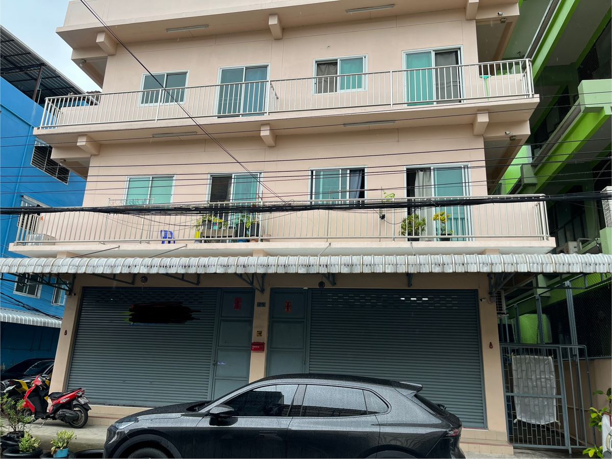 3 -story apartment in the heart of Talat Phlu, a tenant can stop renting