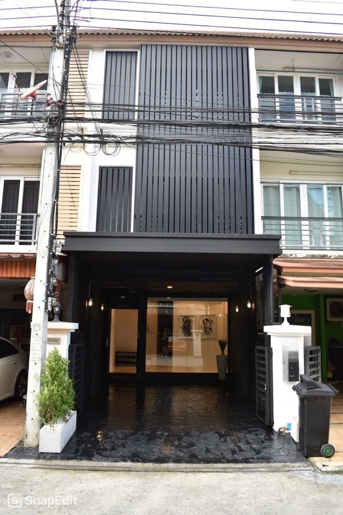 📢👇ทาวน์โฮมออฟฟิศ 3 ชั้น รีโนเวทใหม่ทั้งหลัง พร้อมผู้เช่าต่างชาติ สไตล์ลอฟท์ ใจกลางเกษตร-นวมินทร์ สัญญาระยะยาวถึง เมษายน 2570 ค่าเช่า 38k เหมาะสำหรับนักลงทุน รับรายได้ทันทีหลังโอนกรรมสิทธิ์
