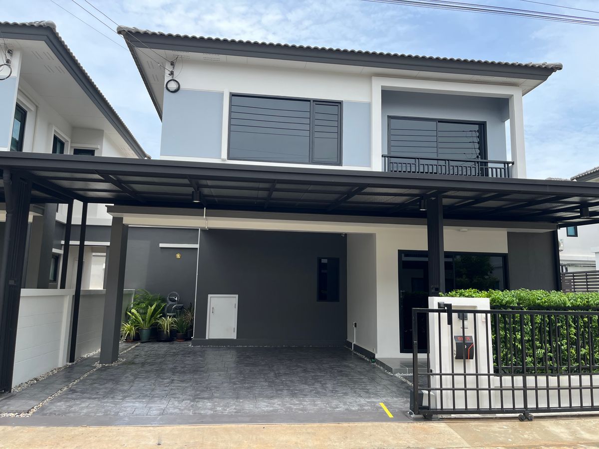 Corner Twin House for Sale/Rent – Fully Furnished & Beautifully Decorated
Britania Bangna KM.42 Great Location Near Expressways, Motorway, and Burapha Withi Expressway – Bangwua, Bang Pakong, Chachoengsao Corner Twin House for Sale/Rent – Fully Furnished & Beautifully Decorated
Britania Bangna KM.42 Great Location Near Expressways, Motorway, and Burapha Withi Expressway – Bangwua, Bang Pakong, Chachoengsao