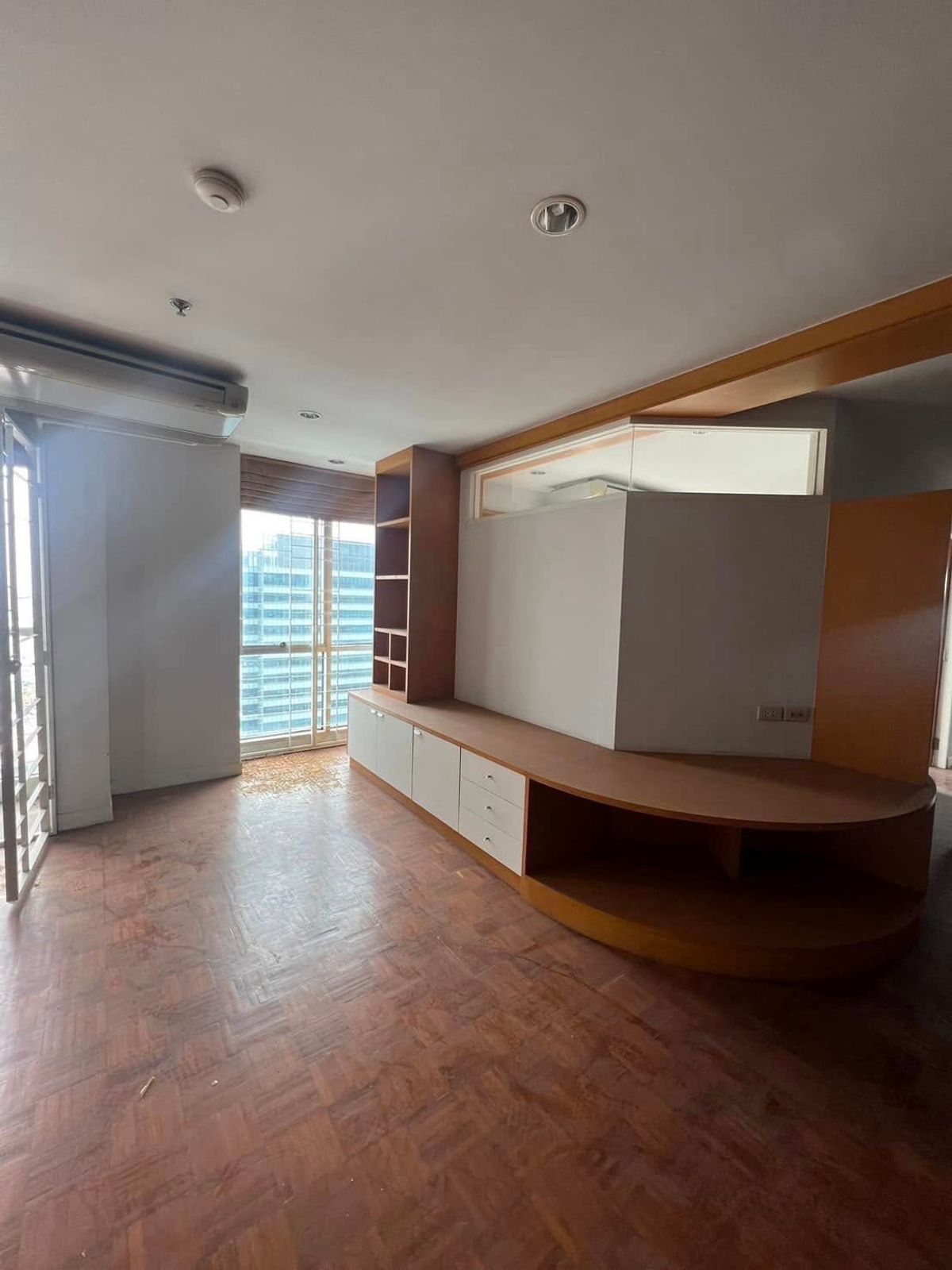 ขายคอนโด Silom Suite Condominium  ราคา 11,350,000 บาท [NCs250904]
