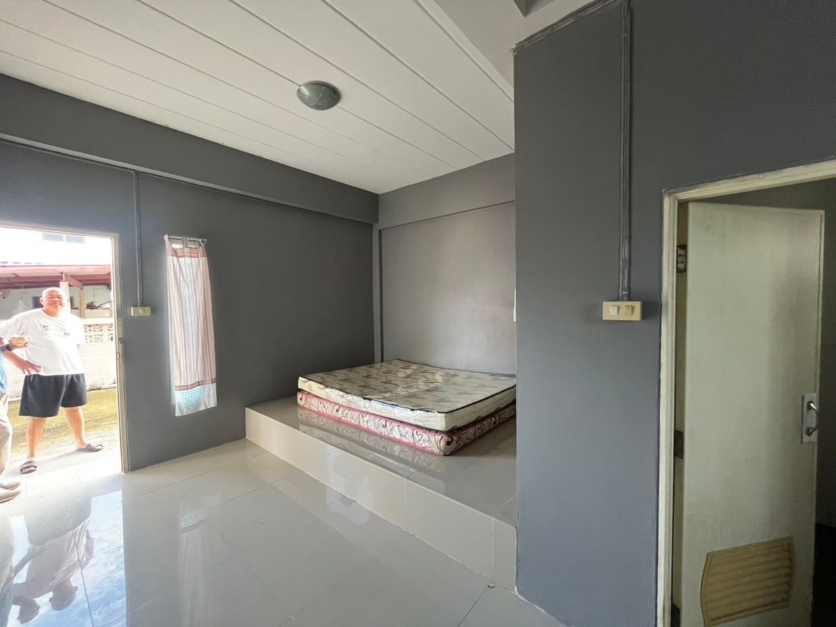  ขายด่วน! ที่ดินพร้อมสิ่งปลูกสร้าง อพาร์ทเม้นท์ ดี เฮาส์ (D-house Apartment)(พร้อมคนเช่า) ต.ท่าพี่เลี้ยง อ.เมืองสุพรรณบุรี จ.สุพรรณบุรี (ราคา 3,950,000 ) – รูปที่ 4