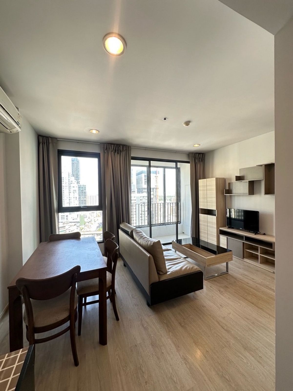 For Rent!! Ideo Q Ratchathewi 🌆 Ready to Move In | 💎 2 Bedrooms | 1 Bathroom | 47 sq.m. | Fully Furnished | 💰 Rent : 30,000 THB/month | 📞 Contact : Aomam (Agent) Tel./Line ID : 095-587-1692 WhatsApp : +66 95 587 1692 – รูปที่ 2