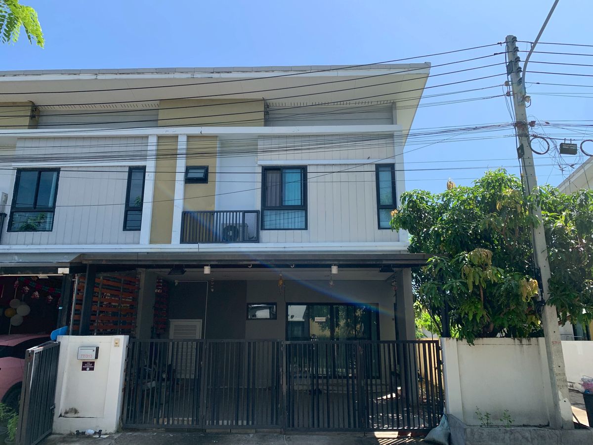 Selling very cheap !! 2 -story townhouse behind the corner of the area 28.7 sq.w., 4 bedrooms, 2 bathrooms, 2 parking, The Modich Ratchapruek - Kanchanaphisek Selling very cheap !! 2 -story townhouse behind the corner of the area 28.7 sq.w., 4 bedrooms, 2 bathrooms, 2 parking, The Modich Ratchapruek - Kanchanaphisek