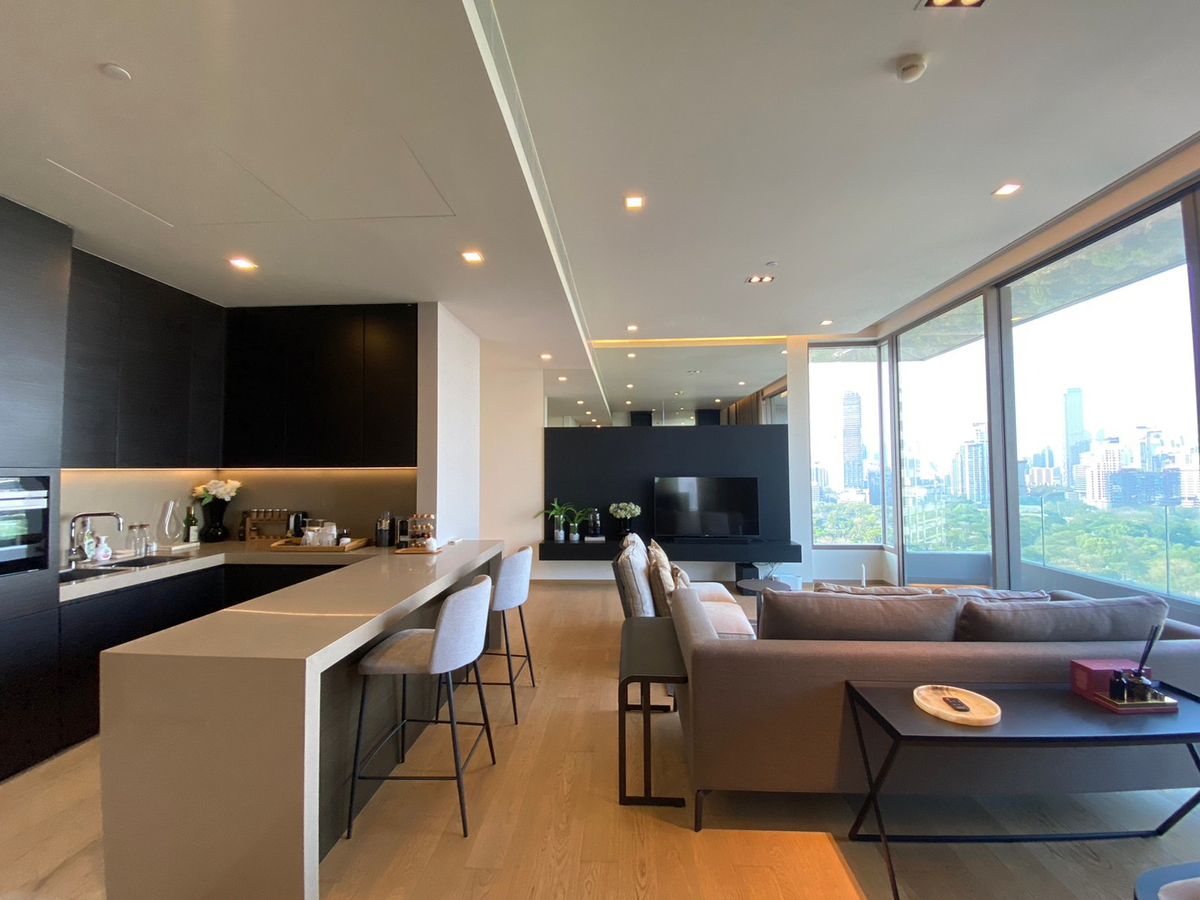 Rent 2 bedrooms. The view of Suan Lum is fully decorated. Rent 2 bedrooms. The view of Suan Lum is fully decorated.
