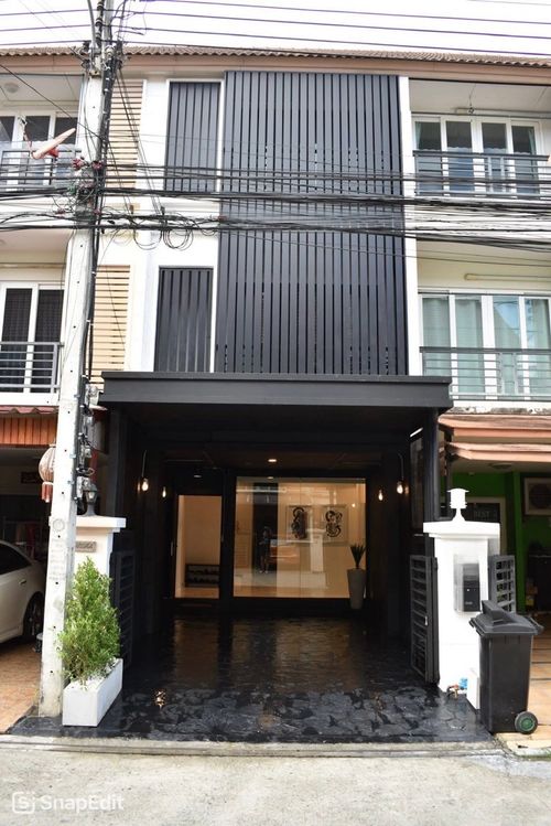 📢👇ทาวน์โฮมออฟฟิศ 3 ชั้น รีโนเวทใหม่ทั้งหลัง พร้อมผู้เช่าต่างชาติ สไตล์ลอฟท์ ใจกลางเกษตร-นวมินทร์ สัญญาระยะยาวถึง เมษายน 2570 ค่าเช่า 38k เหมาะสำหรับนักลงทุน รับรายได้ทันทีหลังโอนกรรมสิทธิ์