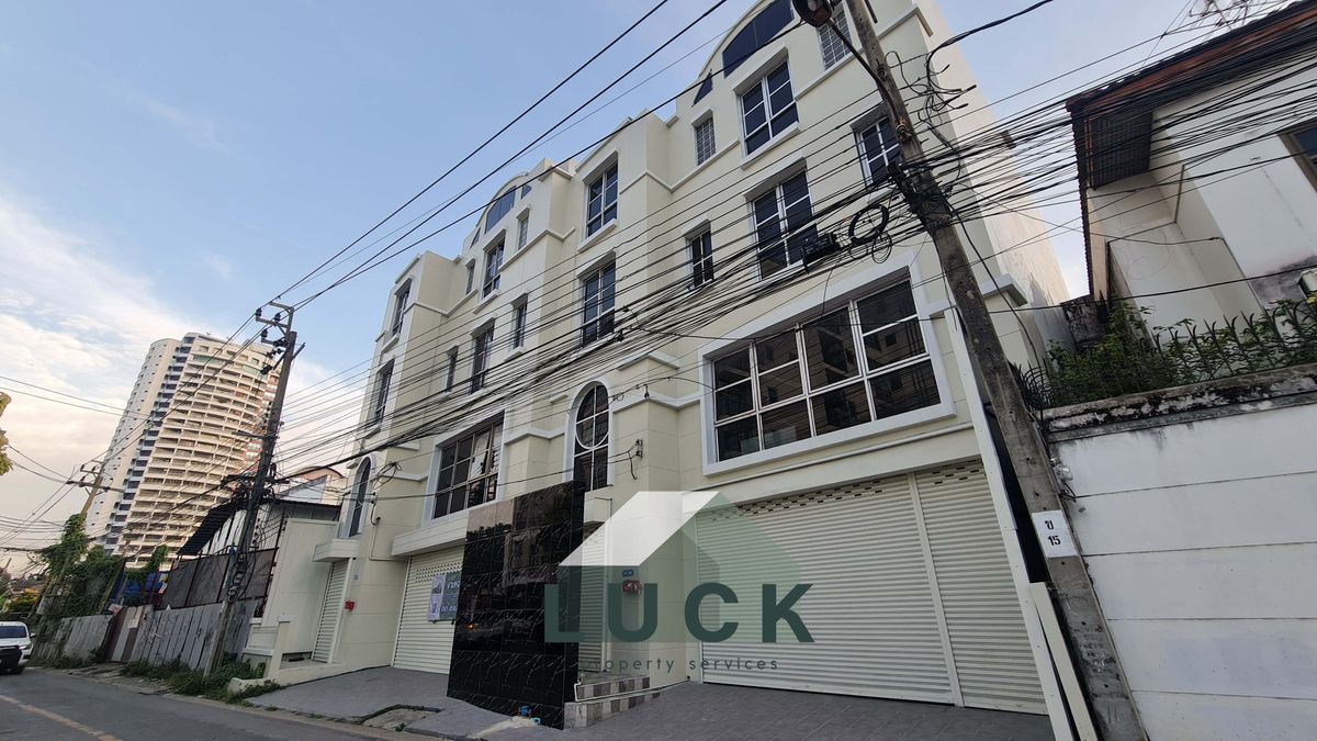LUCK 🏠ขายโฮมออฟฟิศ รัชดาฯ 30  อาคาร 2 คูหา ทำเลดี ปรับปรุงใหม่ทั้งหลัง พร้อมใช้!!!
