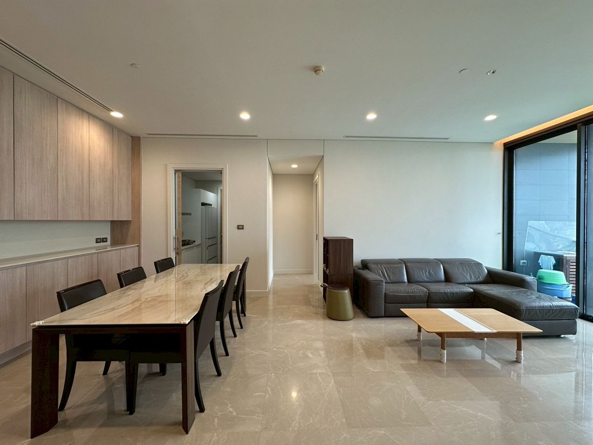 ✨ Luxury Condo in the Heart of Bangkok – Sindhorn Residence | Spacious 148 sq.m., 3 Bedrooms, 3 Bathrooms | Prime BTS Chidlom Location, Near Lumpini Park with Privacy & Full Facilities