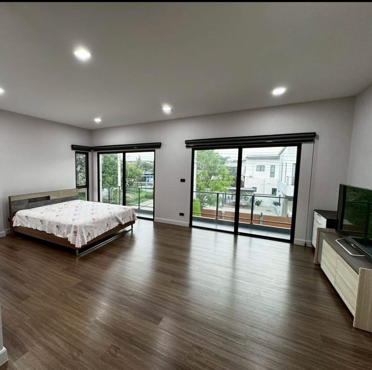 ♦ Rare Unit ♦ 2-storey Detached house | Land size 75.00 sq.w. Usable area 313.00 sq.m. | 5 bedrooms 5 bathrooms 3 parking | Near Airport Link Lat Krabang Station ♦ Rare Unit ♦ 2-storey Detached house | Land size 75.00 sq.w. Usable area 313.00 sq.m. | 5 bedrooms 5 bathrooms 3 parking | Near Airport Link Lat Krabang Station