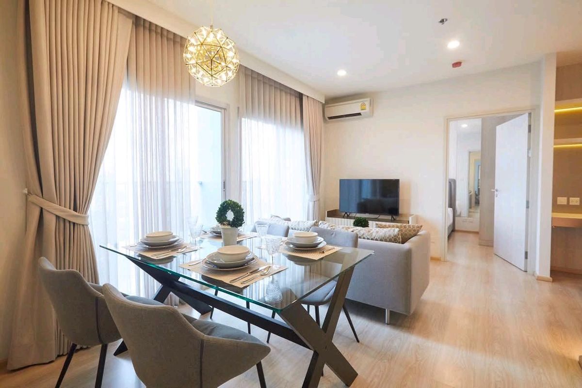 Corner Room 1Noble Revolve Ratchada -Rare Item Size 2units Combine -2Beds2baths -fully Furnished Corner Room 1Noble Revolve Ratchada -Rare Item Size 2units Combine -2Beds2baths -fully Furnished