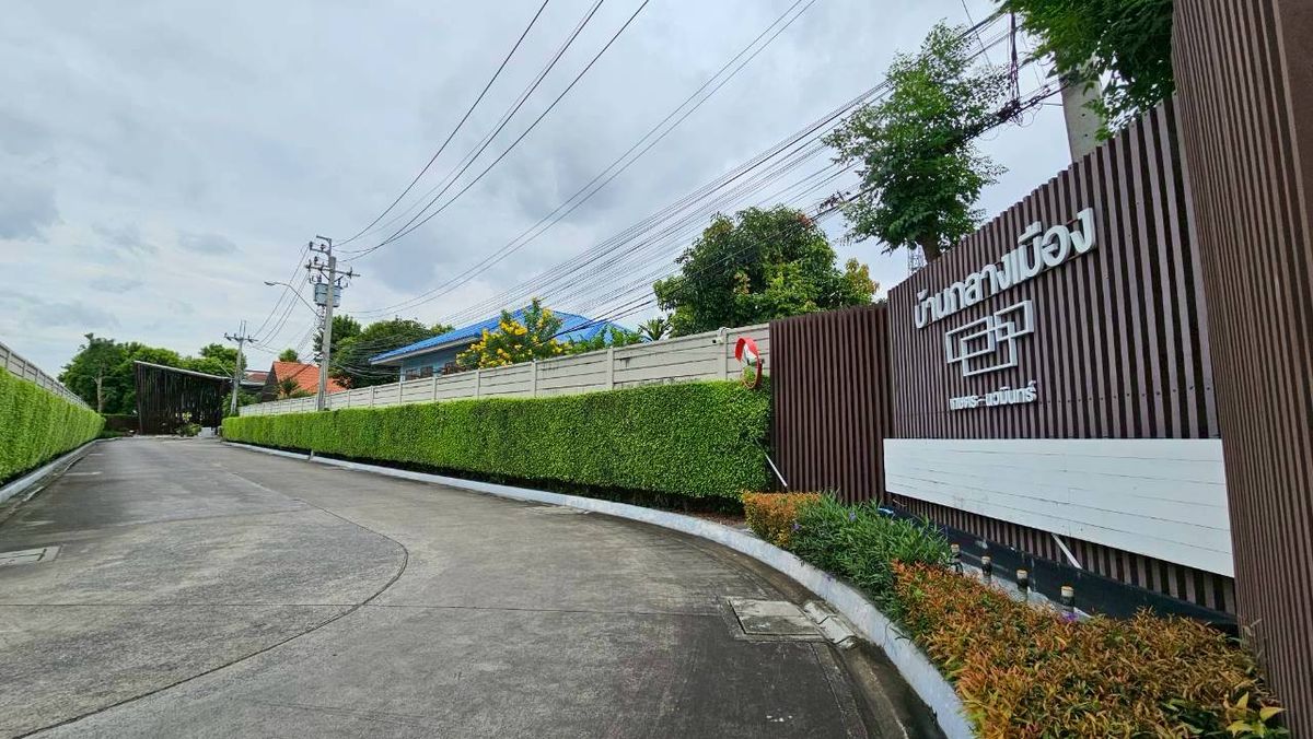 ขายด่วน ทาวน์โฮม 3 ชั้น หมู่บ้านกลางเมือง เกษตร - นวมินทร์  หลังริม เนื้อที่ 51.7 ตารางวา 3 ห้องนอน 3 ห้องน้ำ  2 จอด – รูปที่ 2