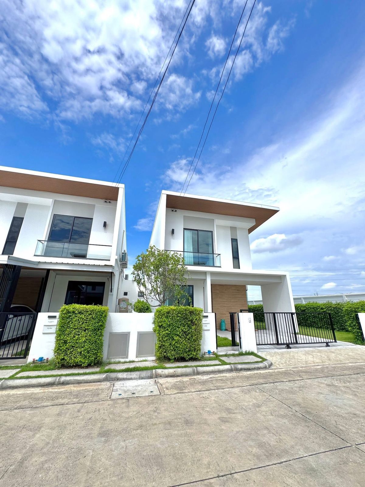 ให้เช่าบ้านเดี่ยว2ชั้น โครงการโคโม่บางนา แอร์เฟอร์นิเจอร์ครบ มี3ห้องนอน3ห้องน้ำ ราคาเช่าเดือนละ60,000บาท