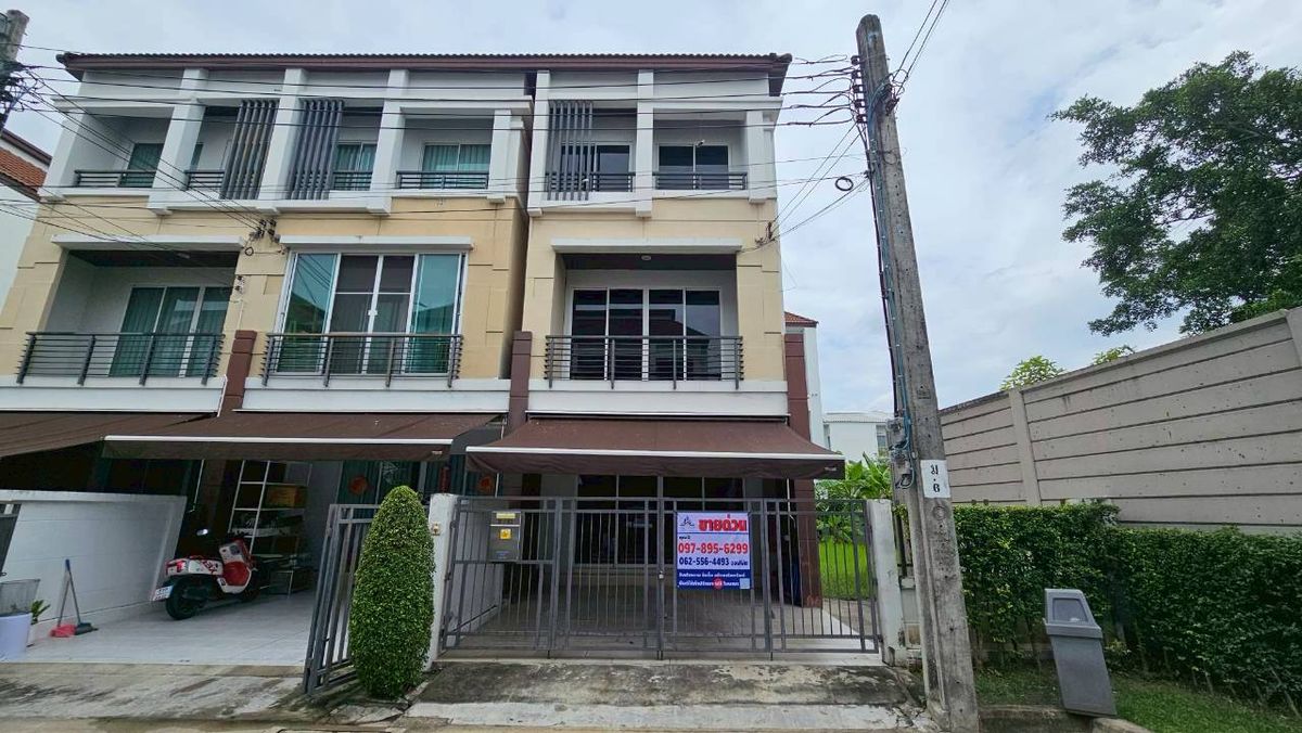 ขายด่วน ทาวน์โฮม 3 ชั้น หมู่บ้านกลางเมือง เกษตร - นวมินทร์  หลังริม เนื้อที่ 51.7 ตารางวา 3 ห้องนอน 3 ห้องน้ำ  2 จอด