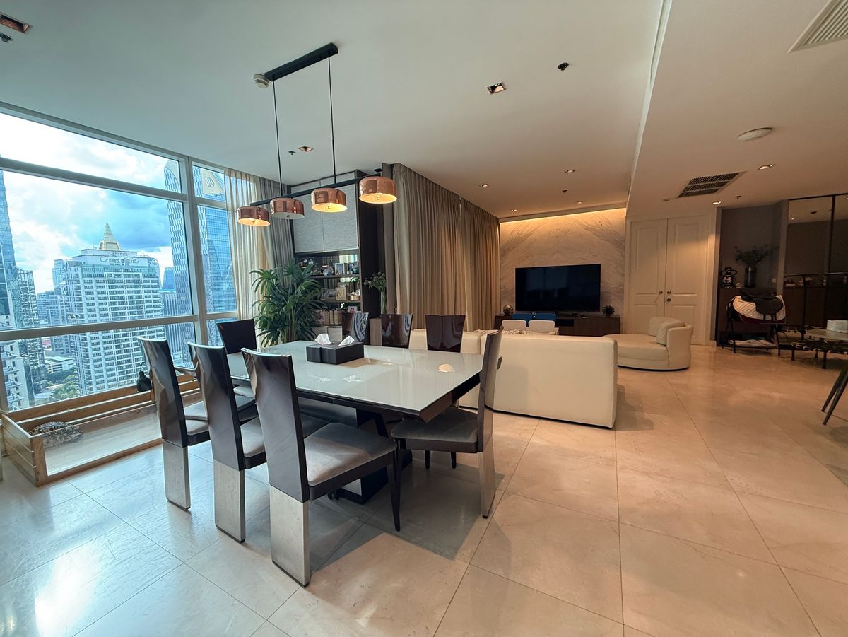 Athenee Residence Combine units Sell/Rent: 387.57sqm 6bed 6bath Sell: 120,000,000 Rent: 290,000/mth. Am: 0656199198 Athenee Residence Combine units Sell/Rent: 387.57sqm 6bed 6bath Sell: 120,000,000 Rent: 290,000/mth. Am: 0656199198