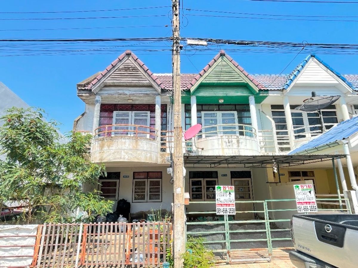 Hot Deal! 2-Storey Townhouse in Cha-Am Beach Village, Close to Cha-Am Beach Only 800,000 THB (negotiable) Hot Deal! 2-Storey Townhouse in Cha-Am Beach Village, Close to Cha-Am Beach Only 800,000 THB (negotiable)