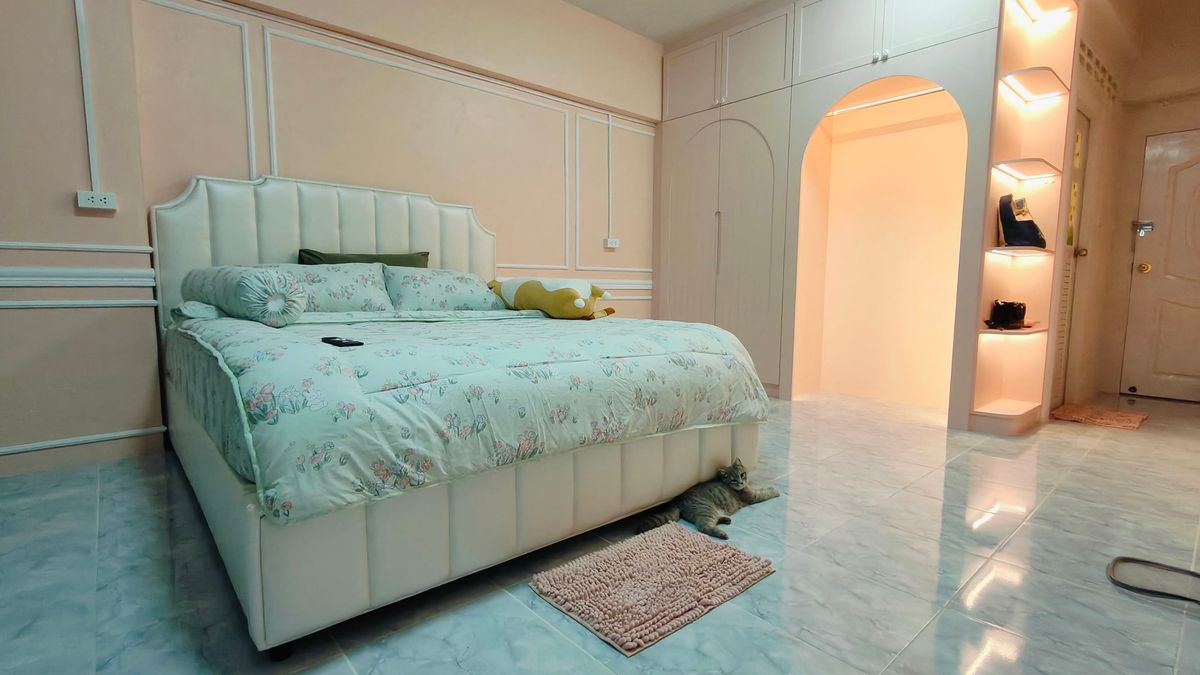 Urgent condo for sale 33 sqm. With furniture Phraya Satcha Road, Chon Buri Urgent condo for sale 33 sqm. With furniture Phraya Satcha Road, Chon Buri