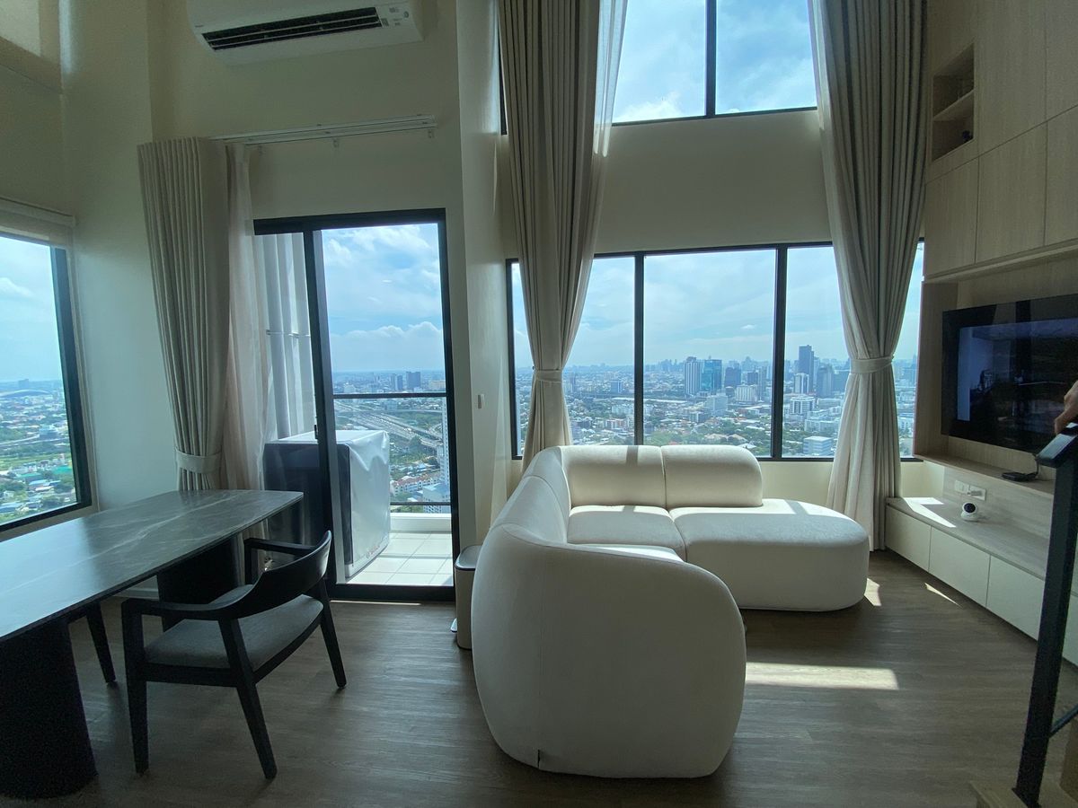 ว่าง พร้อมอยู่ 2 ห้องนอนสไตล์ Duplex แต่ง Built-in สวยมาก เฟอร์ครบ Landmark@MRTA station พระราม9