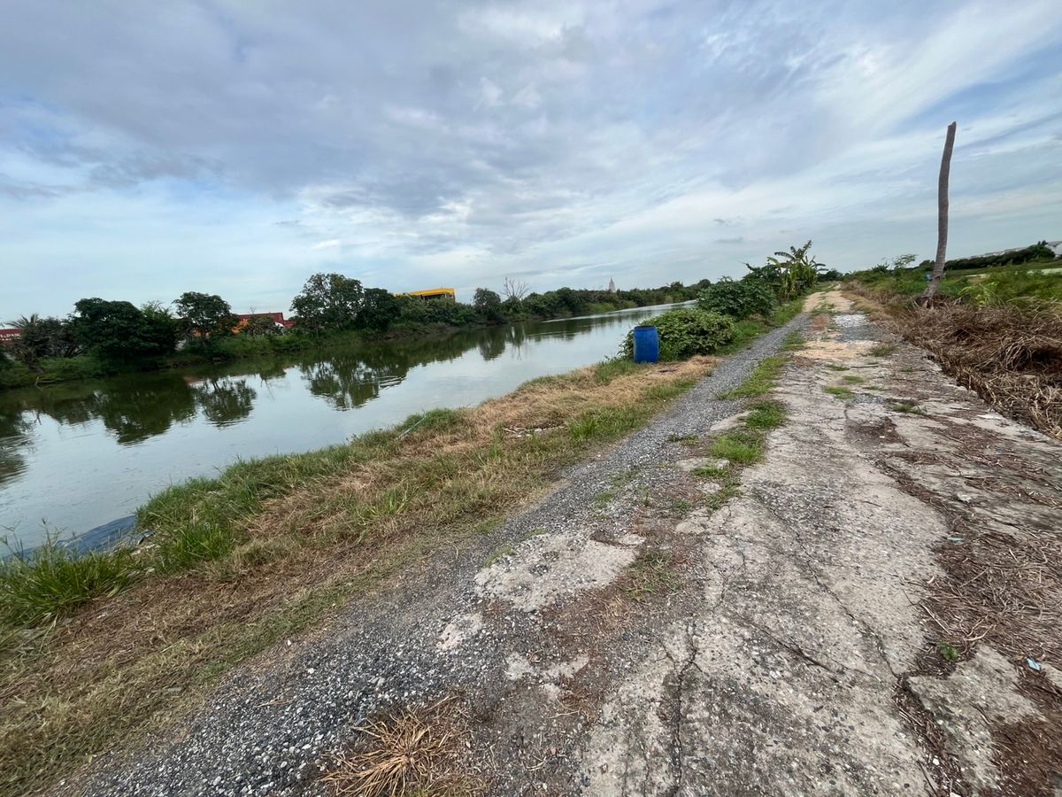 🏡🔥 Large land for sale in Samut Prakan near Suvarnabhumi Airport 🏡🔥 Large land for sale in Samut Prakan near Suvarnabhumi Airport