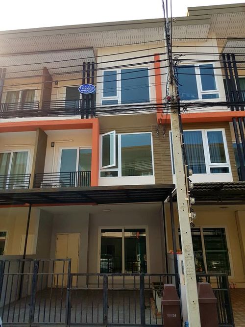ให้เช่าบ้านทาวน์โฮม 3 ชั้น  เดอะ ทรัสต์ เกษตรนวมินทร์-นวลจันทร์  Tel. 099-998-3897 